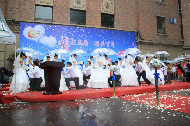 关爱员工_龙八long8