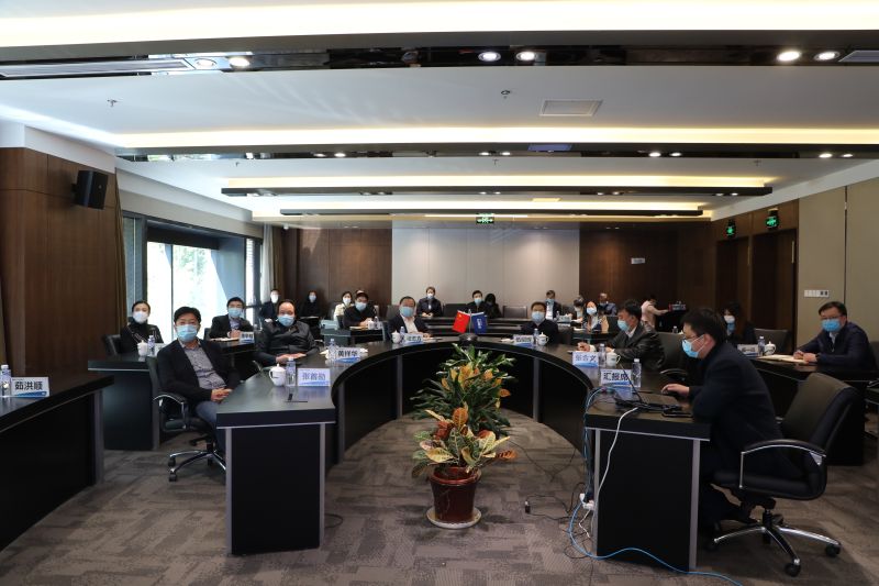 中国龙八long8召开疫情防控向导小组第十一次专题会暨公司中层治理干部聚会