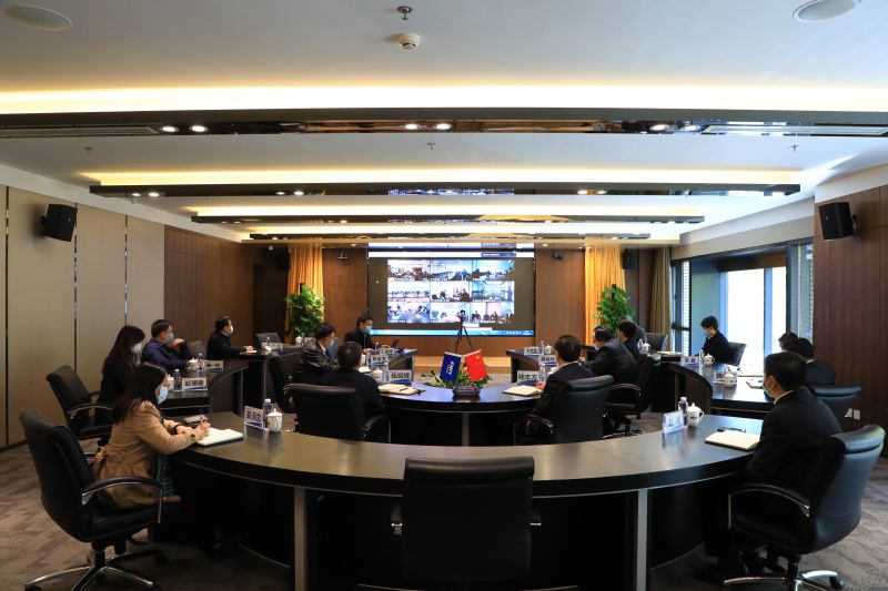 中国龙八long8召开疫情防控向导小组第十一次专题会暨公司中层治理干部聚会